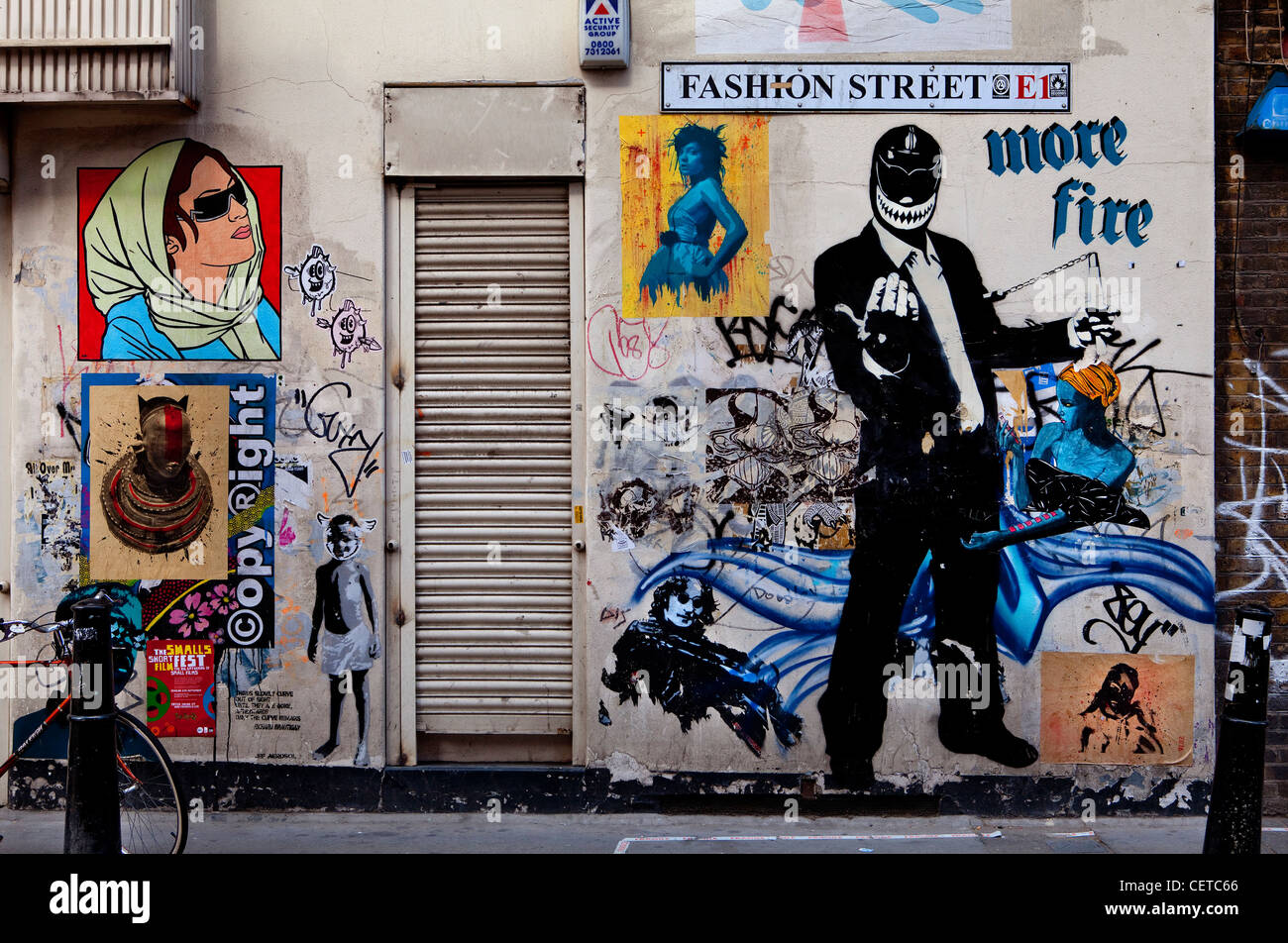 Graffiti en la calle de moda en el moderno East End de Londres. Foto de stock