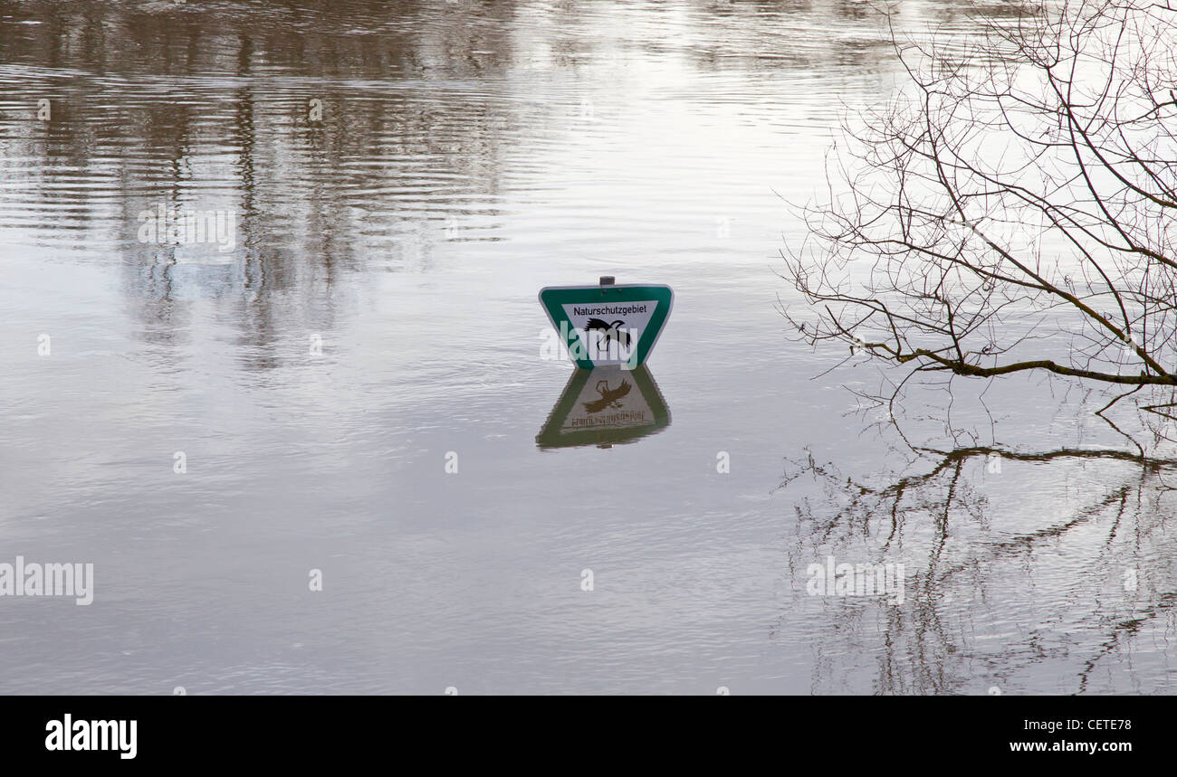 Cartel de inundación del Danubio de conservación Naturschutz Foto de stock