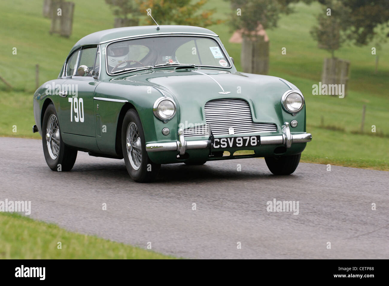 aston-martin-db-24-clasico-coche-deportivo-britanico-cetp88.jpg