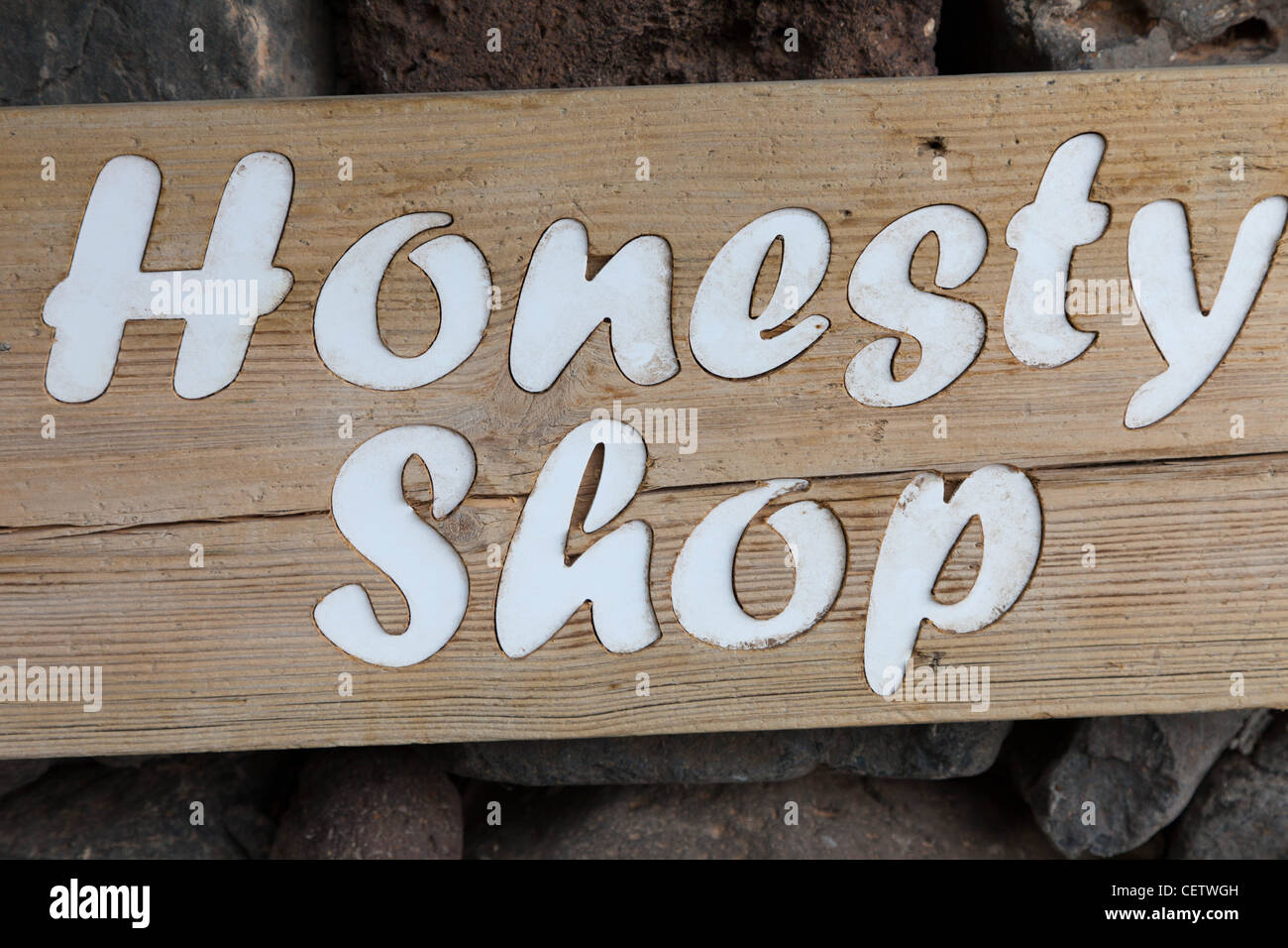 Cartel de madera de honestidad Shop Foto de stock