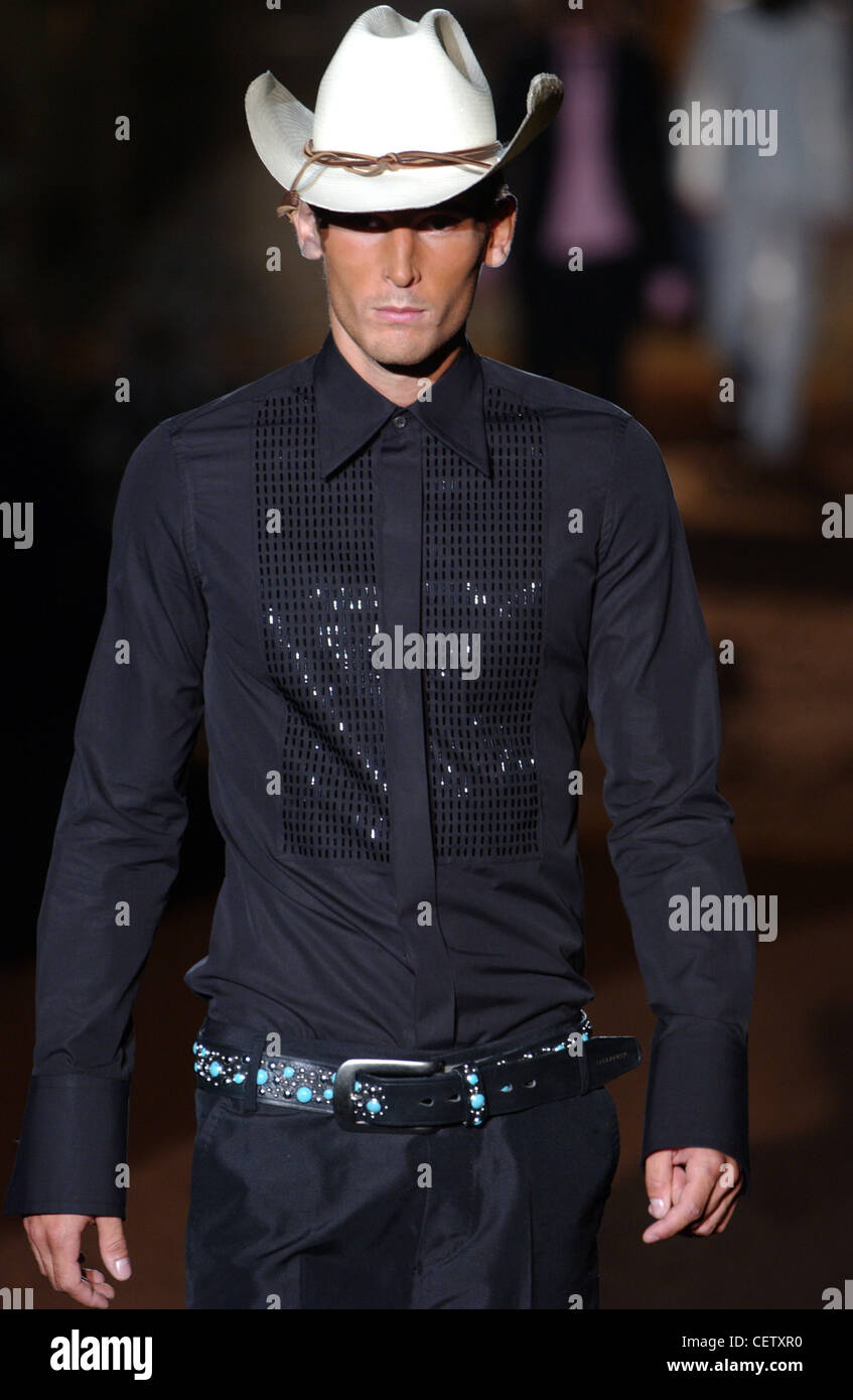 Reanimar oscuridad Simposio La moda masculina de Milán DSquared S S estilo Cowboy fashion Fotografía de  stock - Alamy