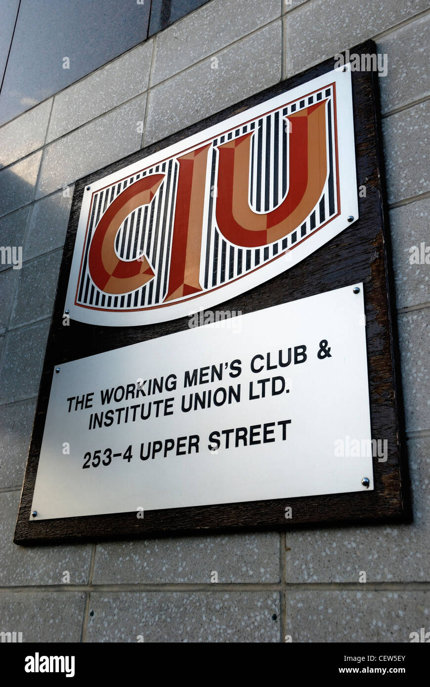 Los hombres's Club y el Instituto europea ( CIU ) en Upper Street, Islington, Londres, Inglaterra Foto de stock
