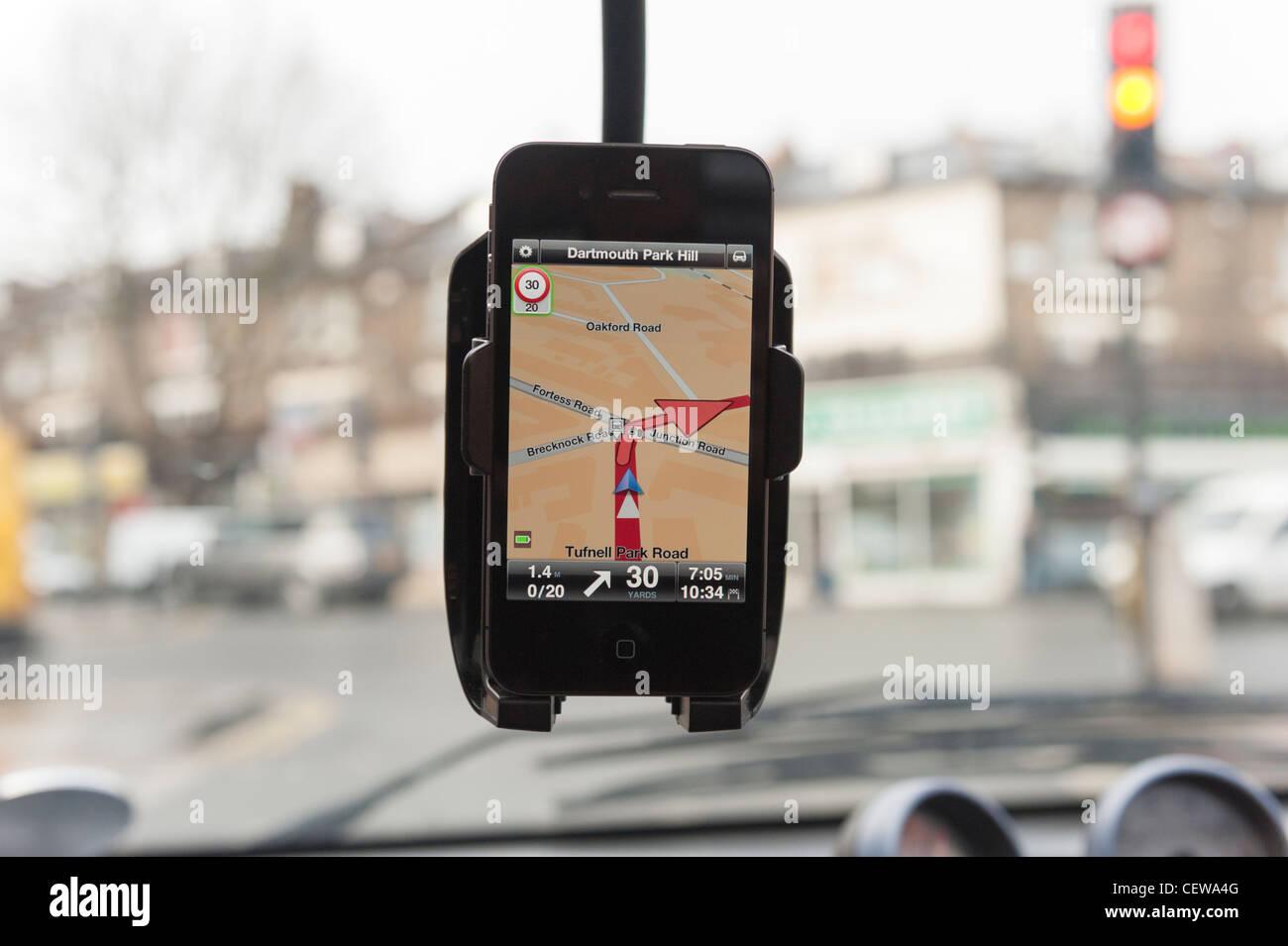 TomTom Sat Nav app en el iPhone de Apple, Londres, Reino Unido. Foto de stock
