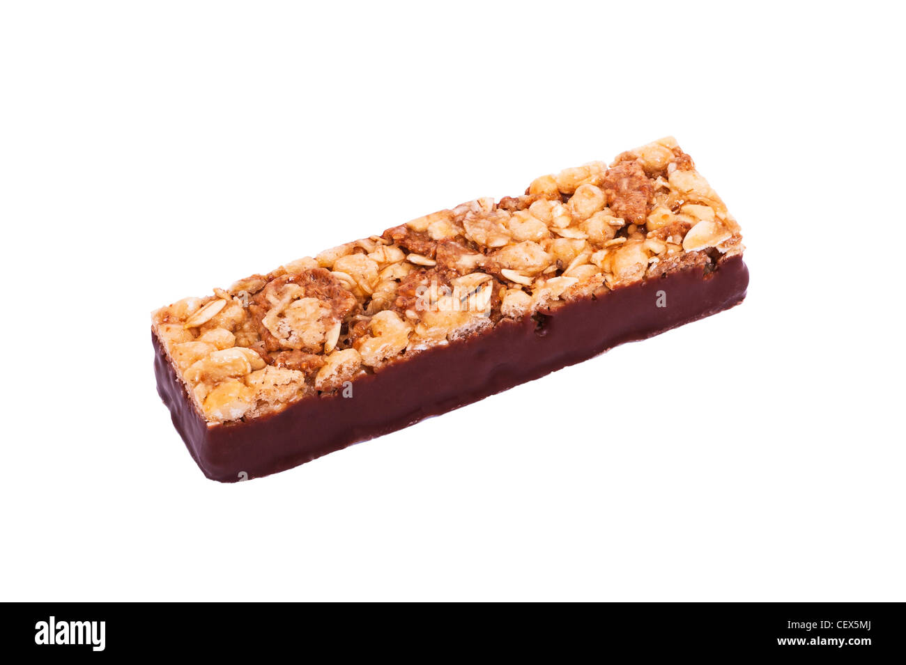 Un brunch bar chocolate Cadbury barra de cereal sobre un fondo blanco. Foto de stock