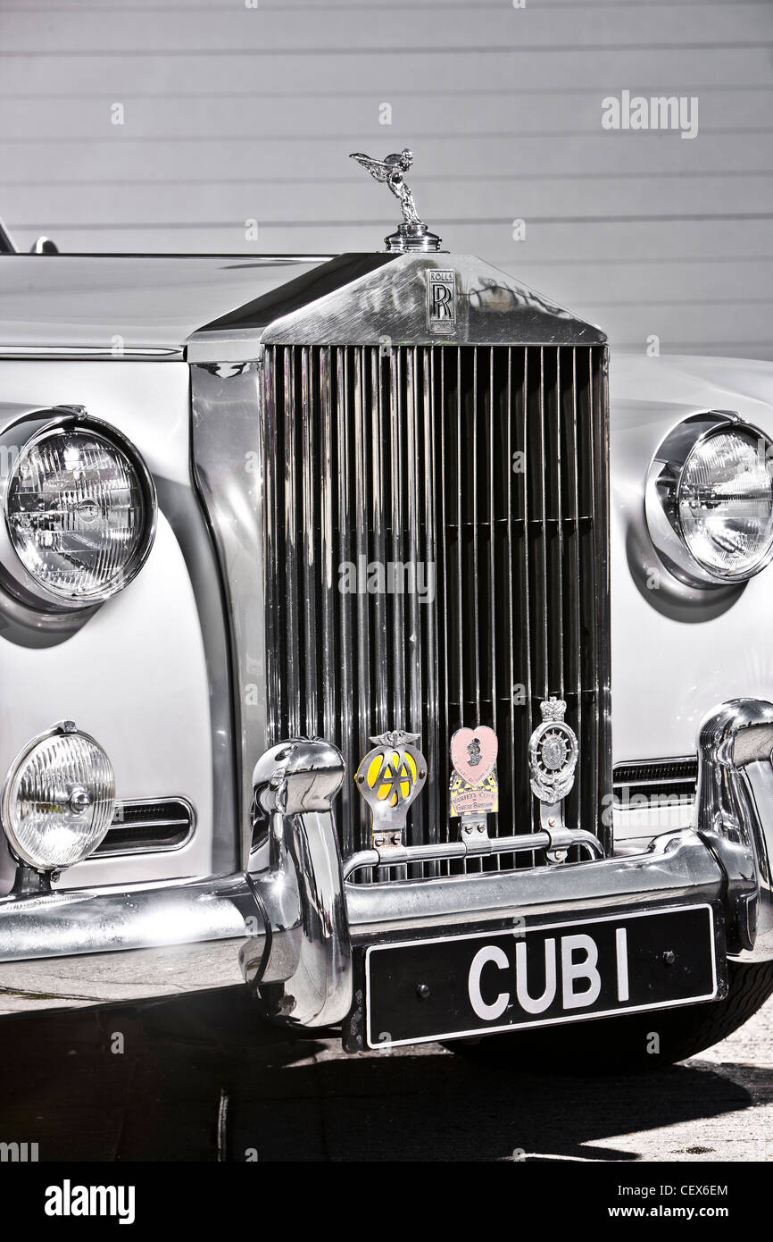 Plato de Rolls Royce, coches clásicos de James Bond Foto de stock
