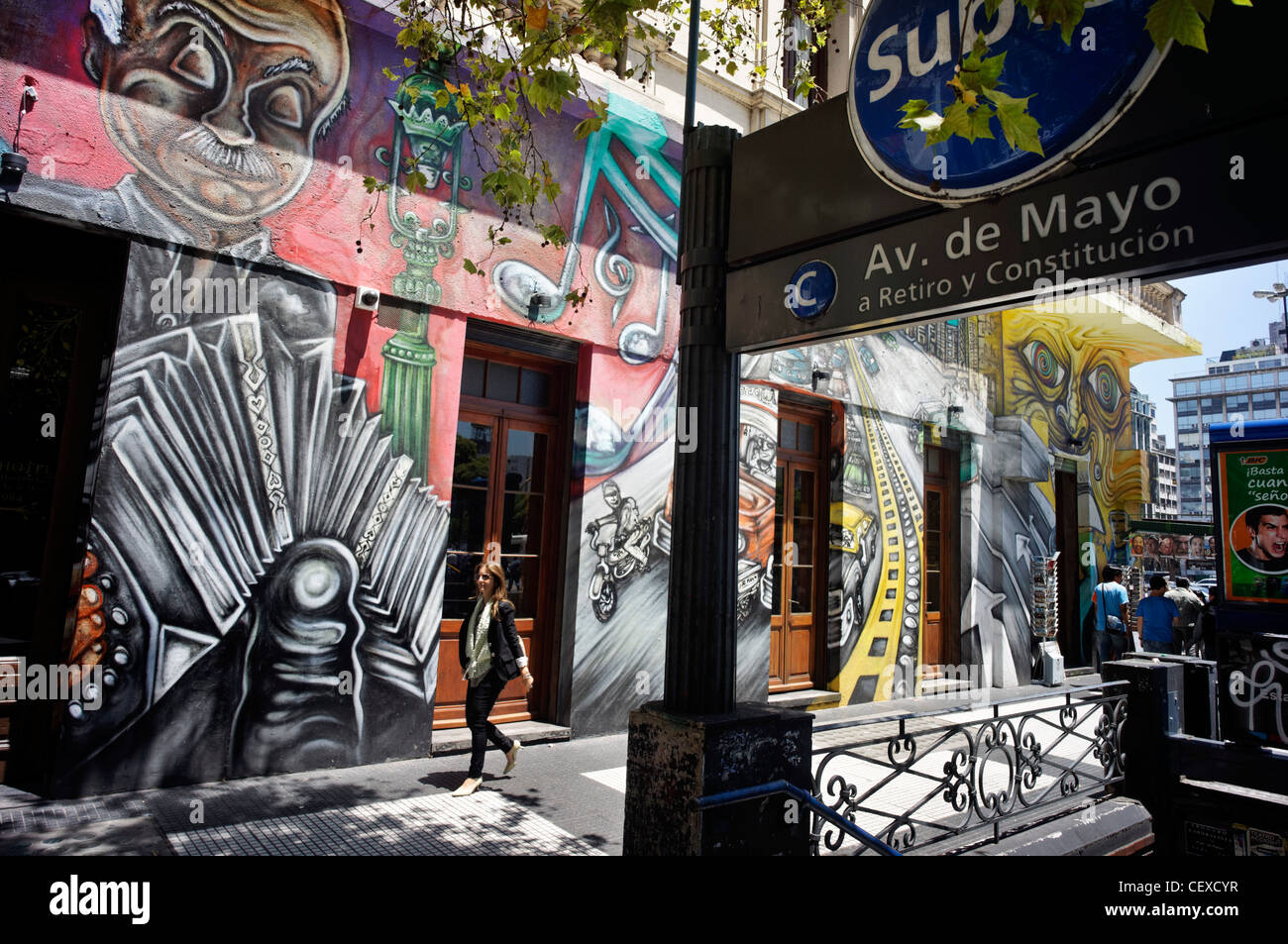 La Avenida de Mayo, Graffiti, Estación de Metro, Buenos Aires, Argentina Foto de stock