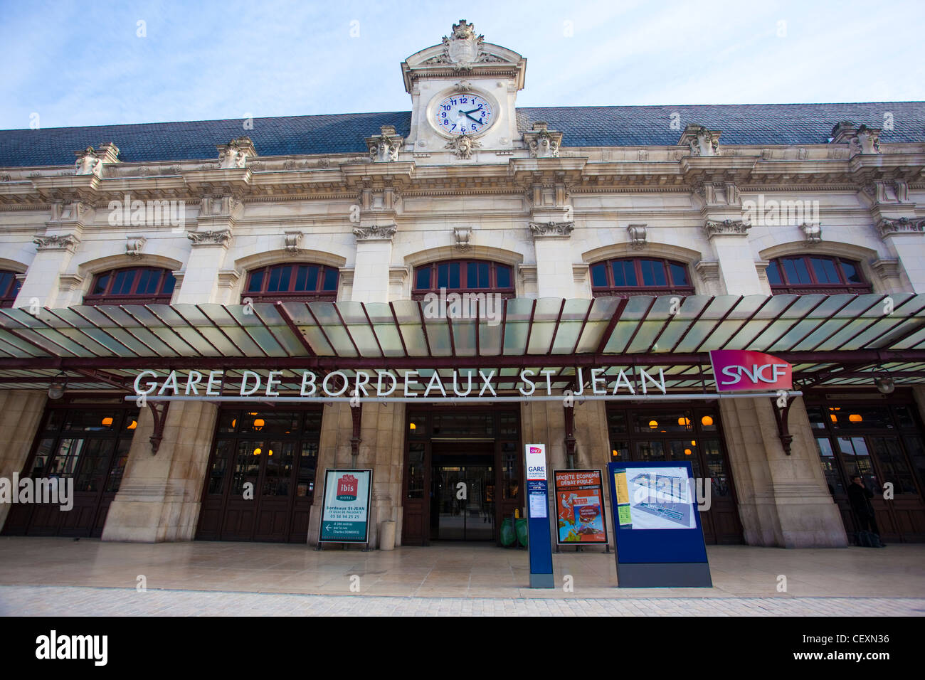Gare de Bordeaux St Jean railway station, Burdeos, Francia Fotografía de  stock - Alamy