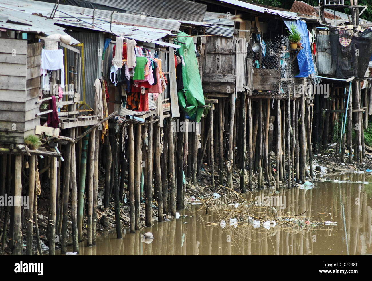 Palafitos en una zona pobre de Siem Reap, Camboya Foto de stock