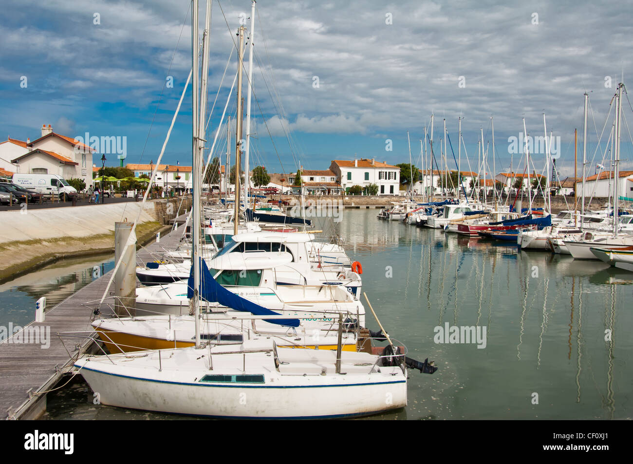 Ars en Re Harbor, Ile de Re, departamento de Charente Maritime, Francia Foto de stock