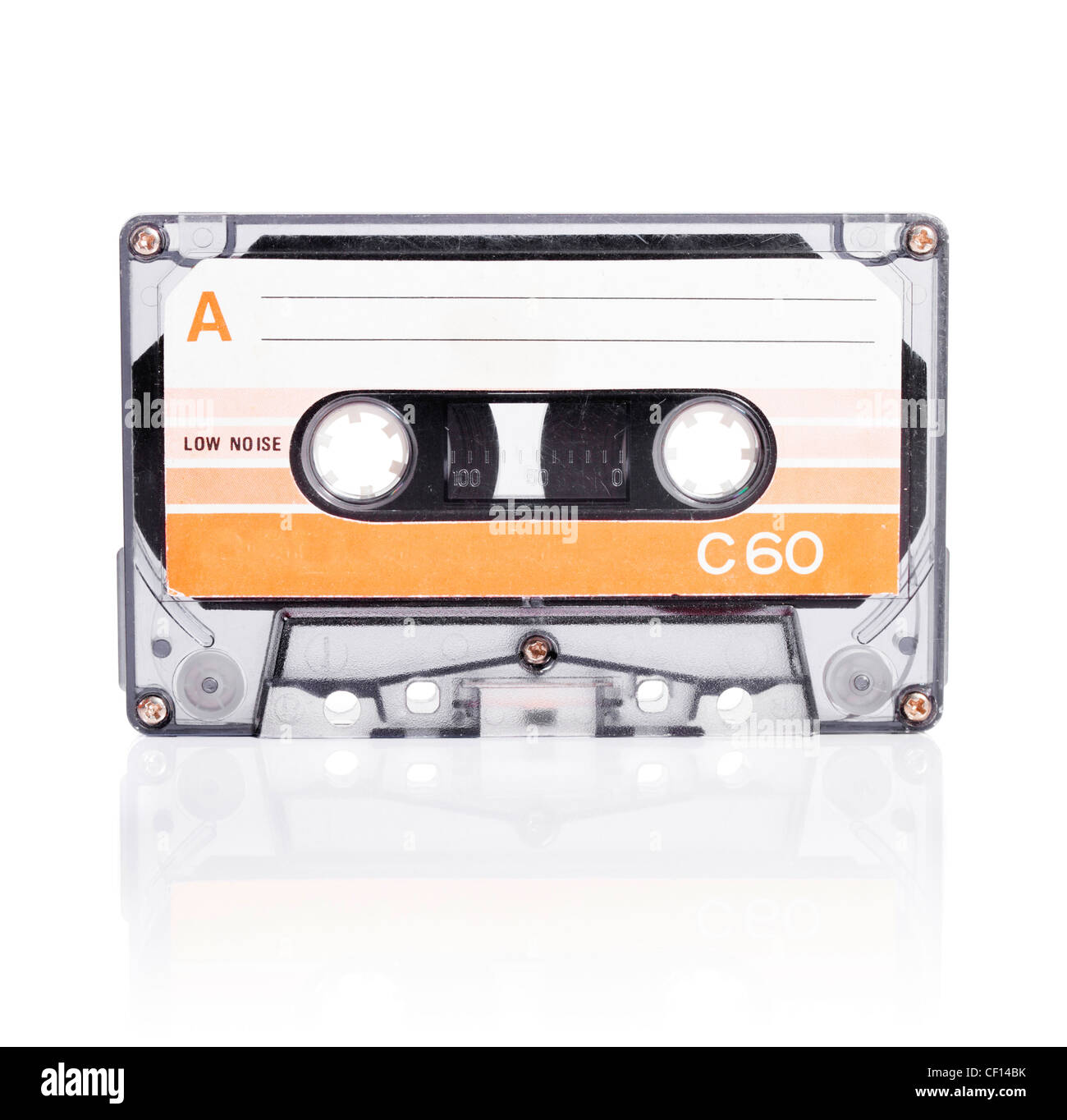 Viejas cintas de cassette de audio compacto aislado en blanco con sombra natural. Foto de stock