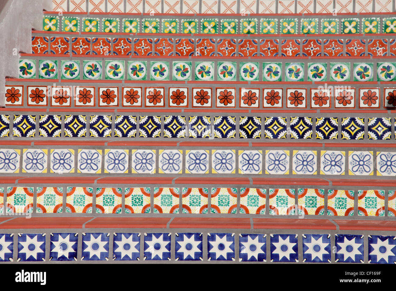 Decoradas en estilo español pasos en mosaico Foto de stock
