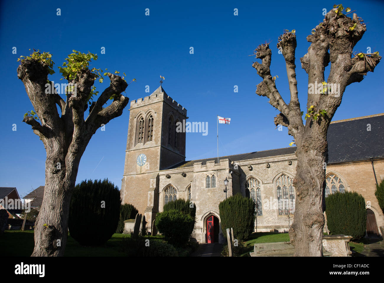 La iglesia de San Bartolomé y todos los santos en Royal Wootton Bassett Foto de stock