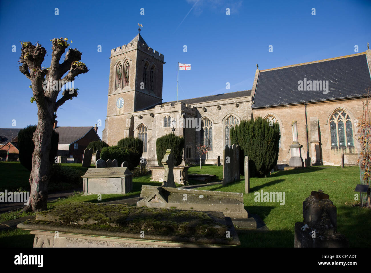 La iglesia de San Bartolomé y todos los santos en Royal Wootton Bassett Foto de stock