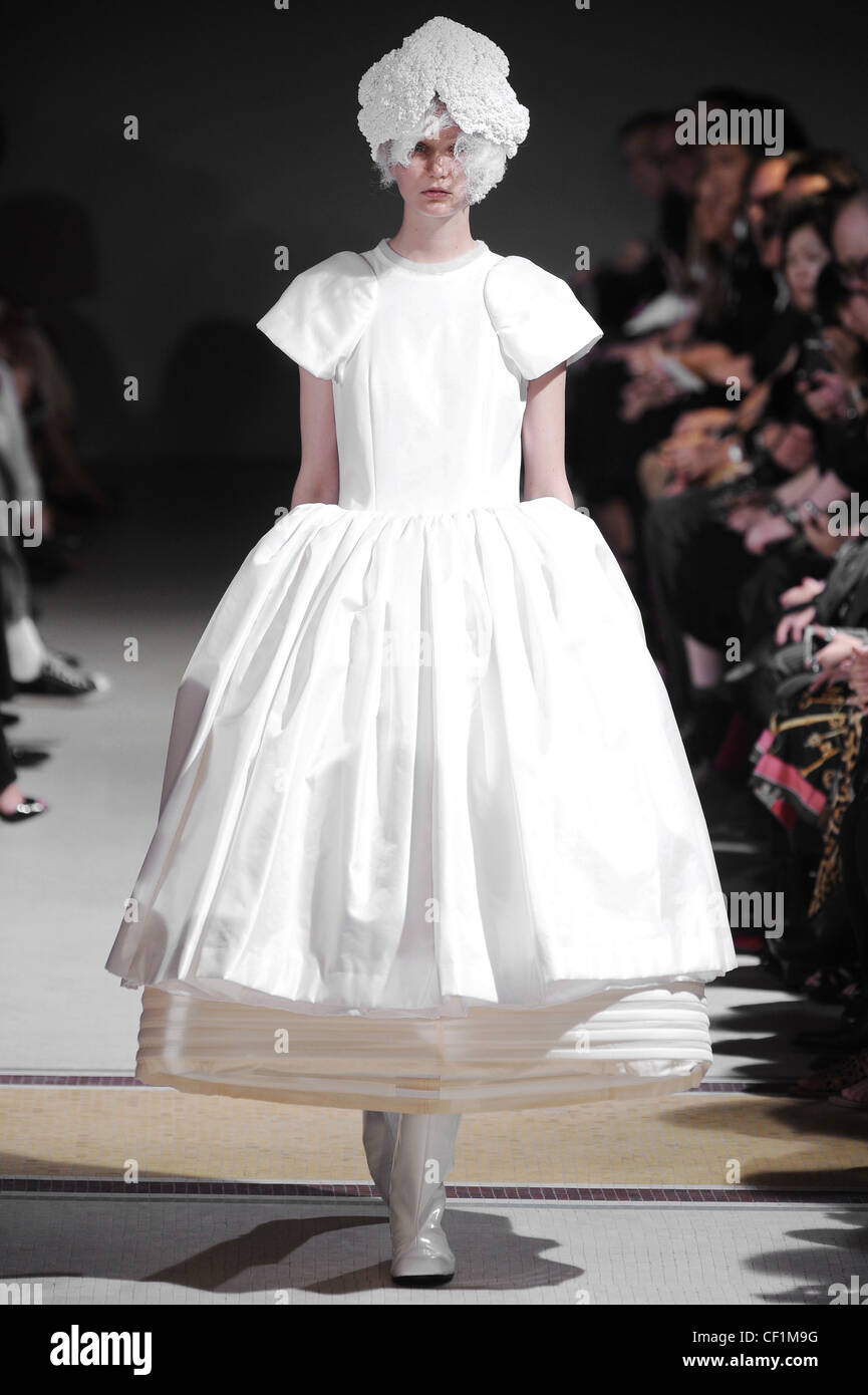 Comme des gar?ons muestras gratis clearance vestidos