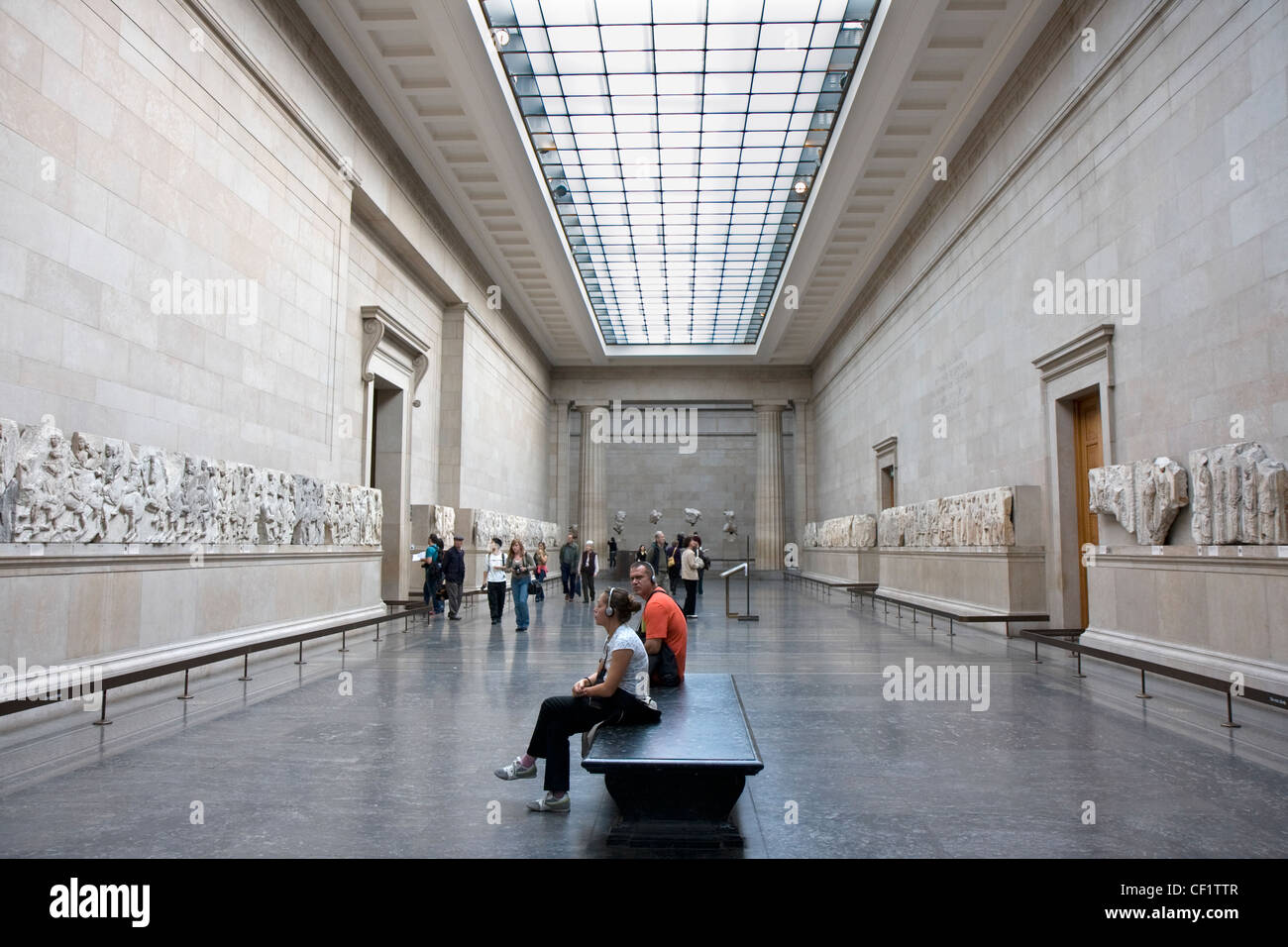 Las esculturas del Partenón, denominado a menudo "Mármoles de Elgin" en exhibición en el Museo Británico de Londres. Foto de stock