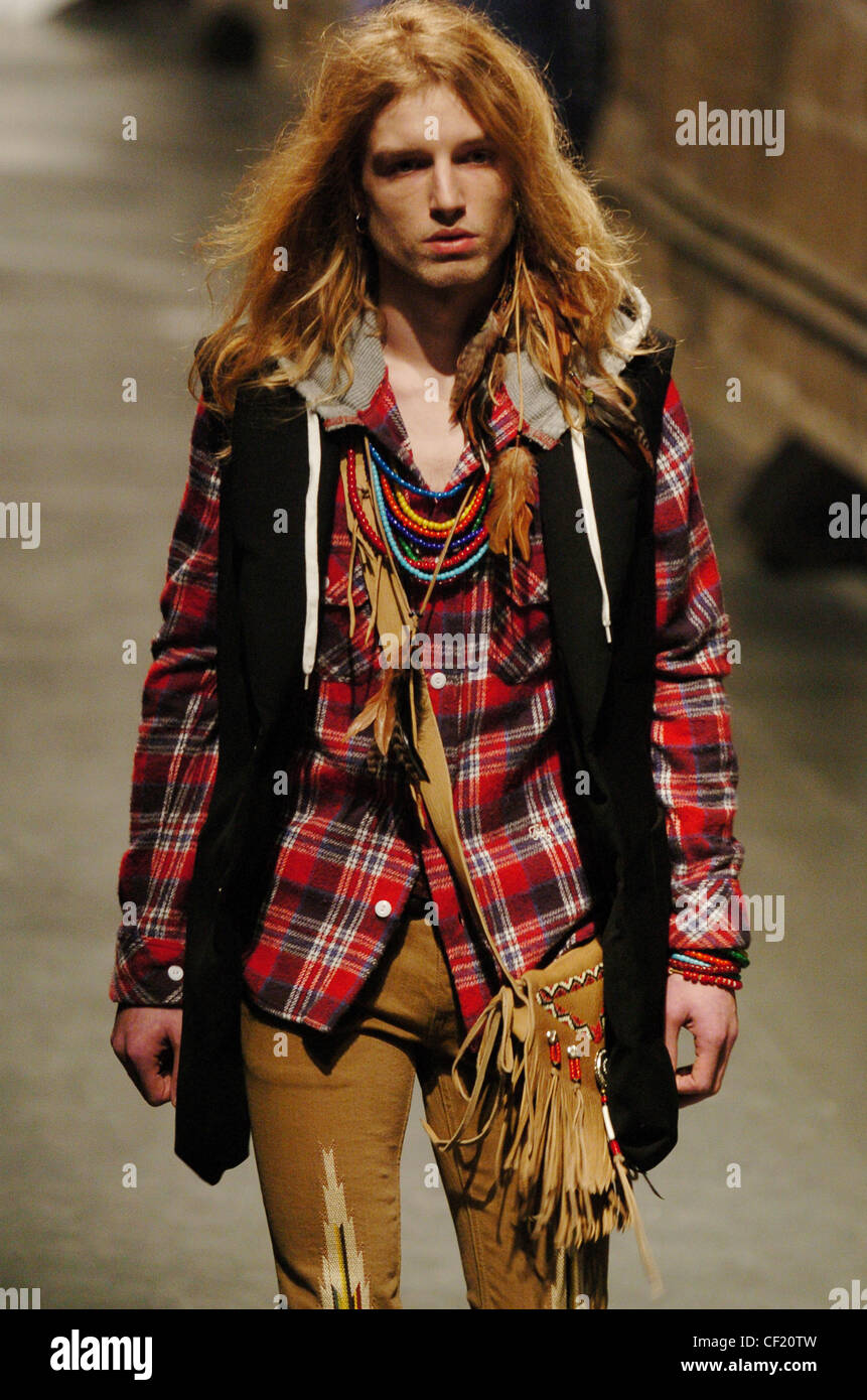 Número de París listo para ponerse de hombre Otoño Invierno moda hippie Fotografía de stock Alamy