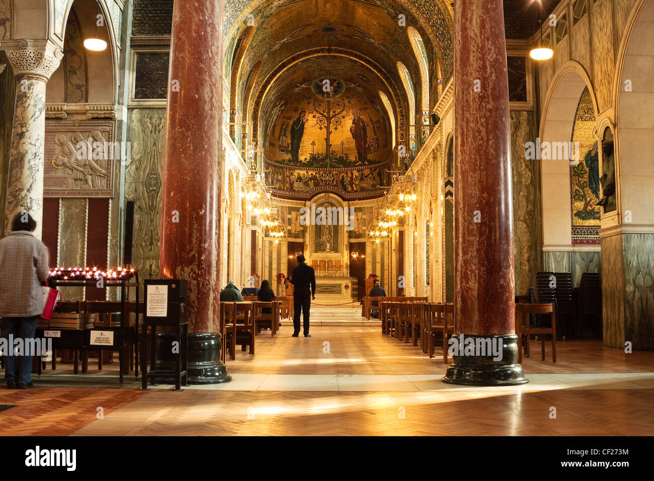 Interior de la capilla de la Virgen, la catedral de Westminster, Londres, Reino Unido. Foto de stock