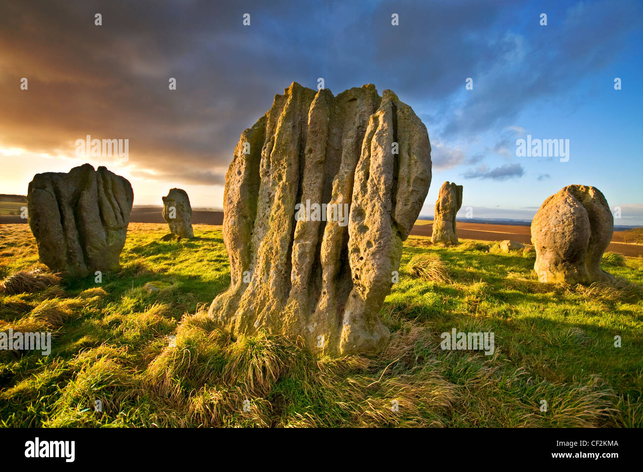 Duddo cuatro piedras (aunque en realidad hay cinco), un círculo de piedra prehistóricos en lo alto de una colina en Northumberland. El círculo es t Foto de stock