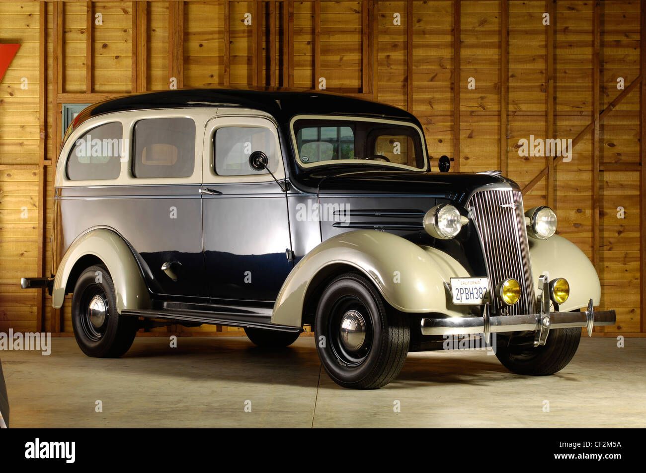 1937 Chevrolet Suburban Foto de stock