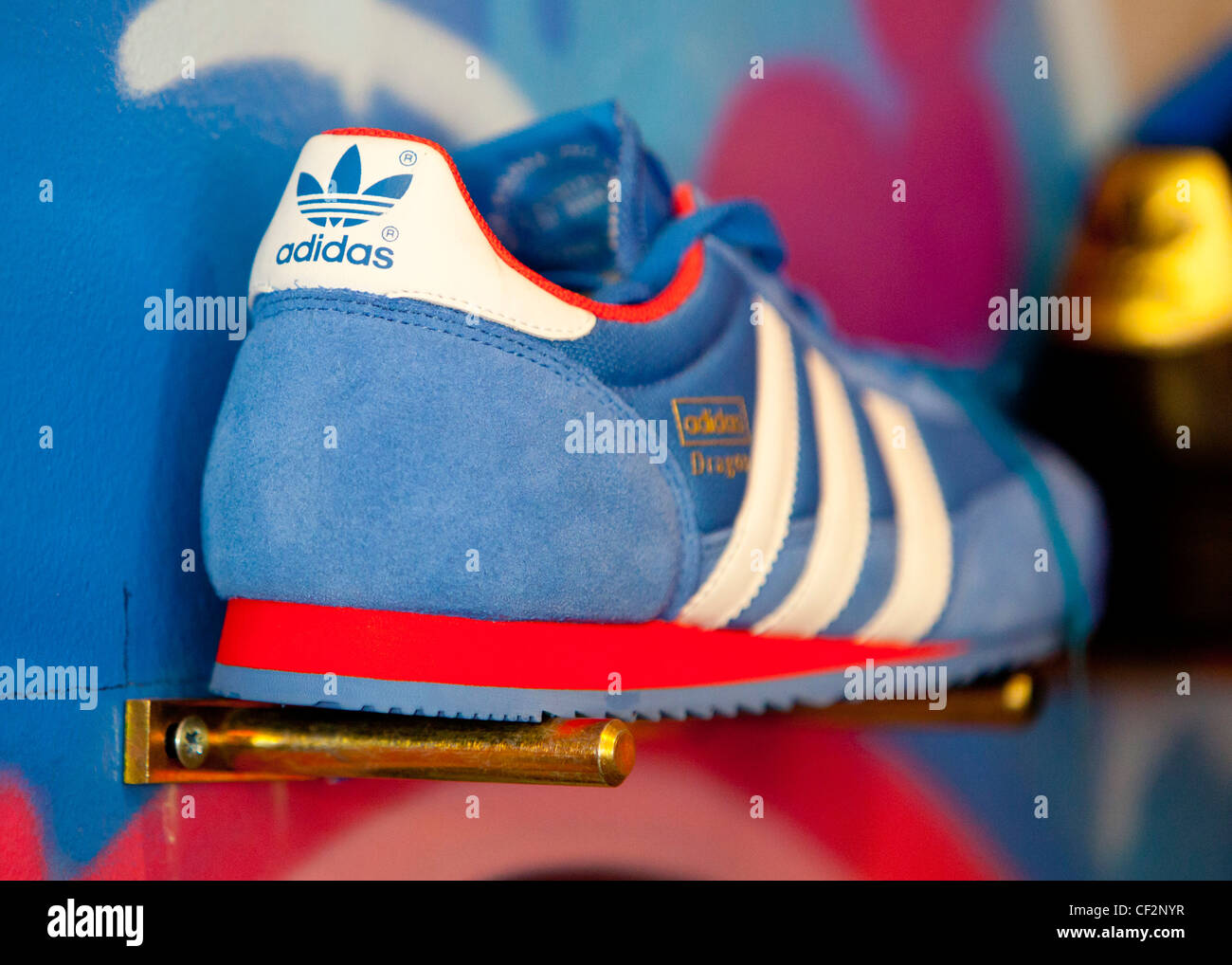 Zapatillas Adidas Fotos e Imágenes de stock - Alamy