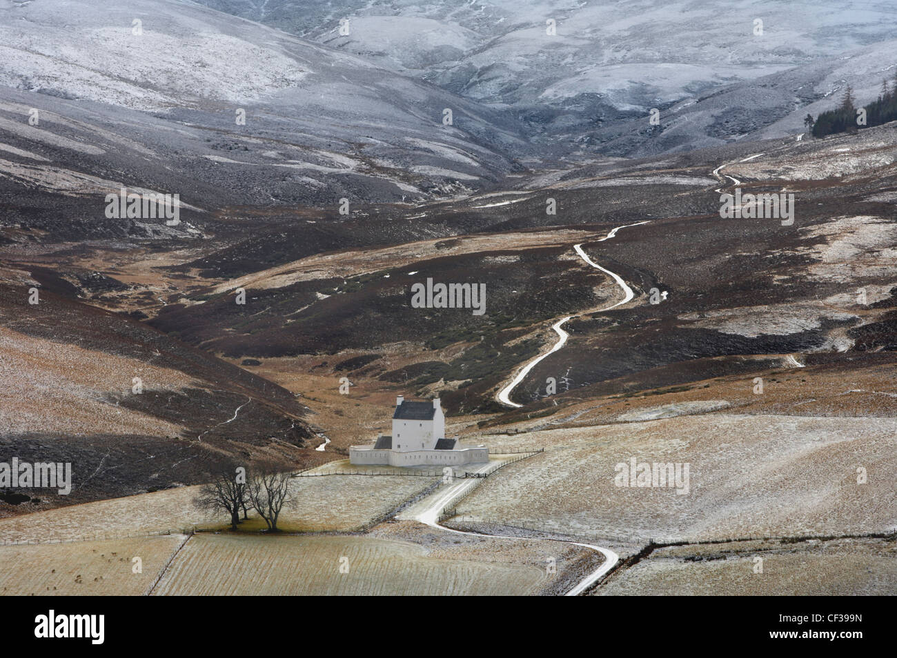 Las heladas de invierno que cubre las montañas en los Cairngorms. Foto de stock