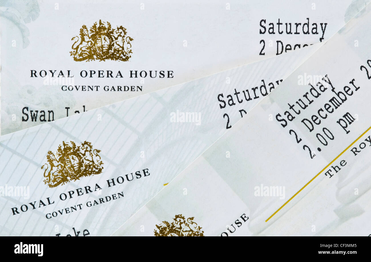 Cerca de las entradas para una producción de El lago de los cisnes en la Royal Opera House Covent Garden, Londres. Foto de stock