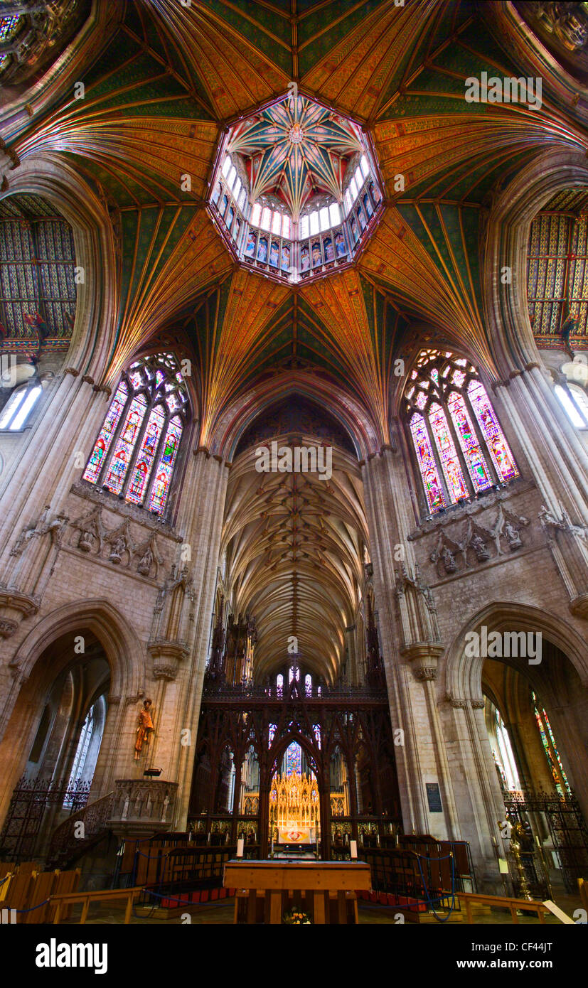 La catedral de Ely octagon visto desde la nave. La catedral tiene un lugar prominente en la portada del álbum de 1994 de Pink Floyd La Divis Foto de stock