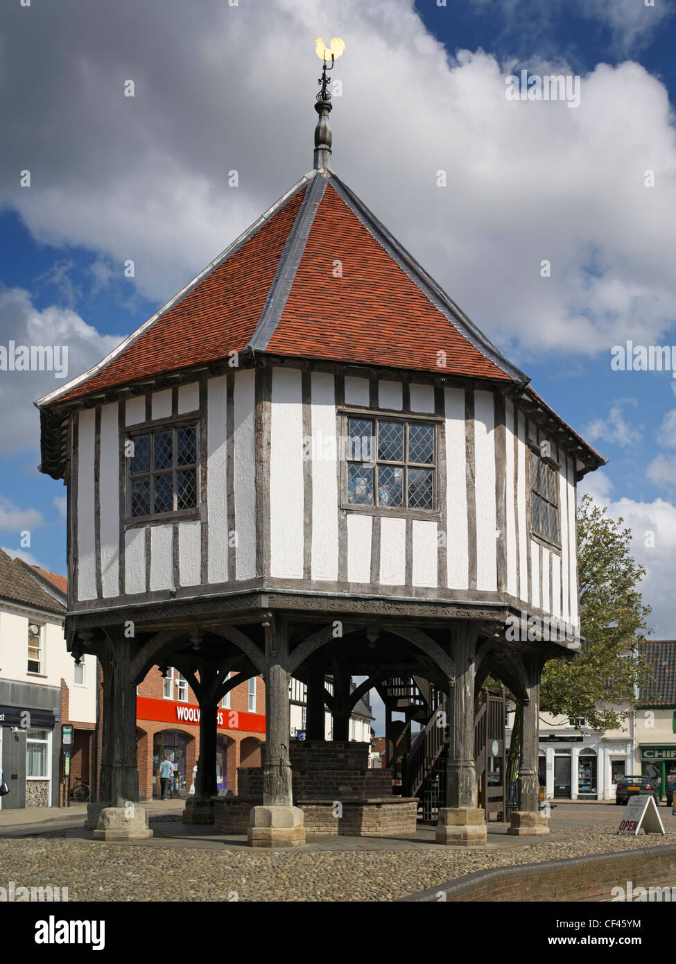 Mercado Wymondham Cruz. Una pequeña ciudad marktet East Anglian, Robert Kett es su más famoso imhabitant, quien en 1549 encabezó una rebellio Foto de stock
