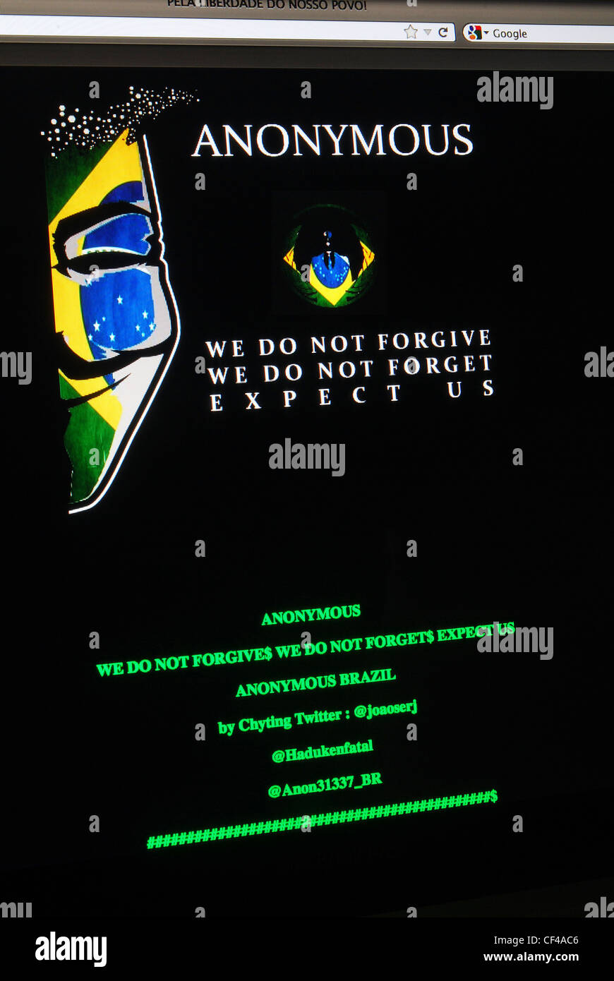 Pantalla de mensajes en un sitio web hackeado por todo el mundo grupo hacktivist anónimo Foto de stock