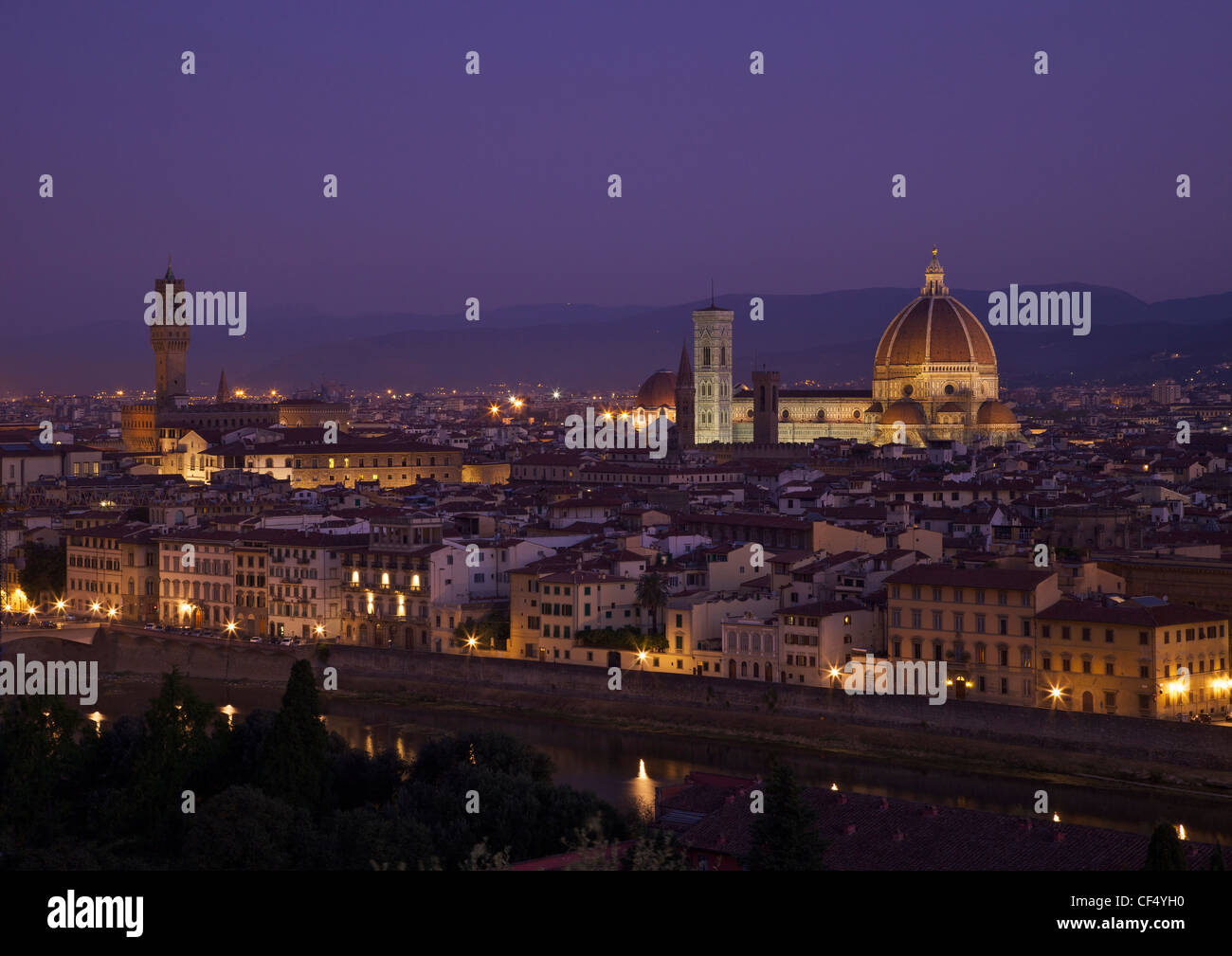 Vista del Duomo y el Palazzo Vecchio al amanecer desde Piazzale Michelangelo, Florencia, Toscana, Italia, Europa Foto de stock