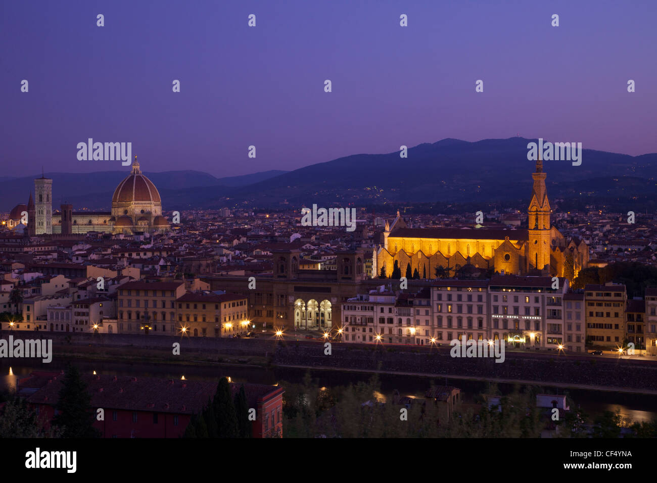 Vista del Duomo y Santa Croce al amanecer desde Piazzale Michelangelo, Florencia, Toscana, Italia, Europa Foto de stock