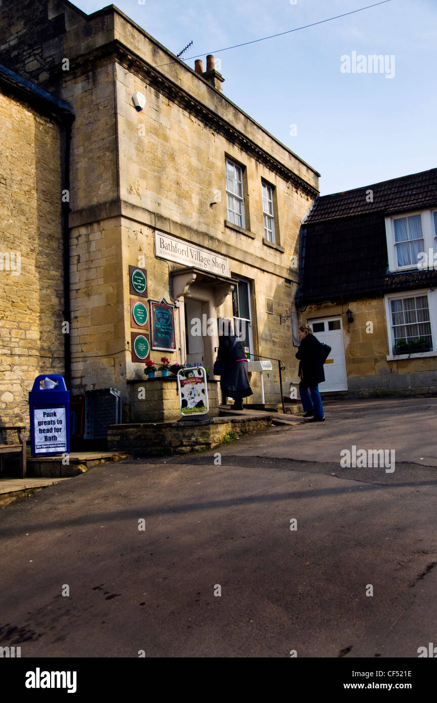 Bathford tienda en la aldea un proyecto comunitario Foto de stock