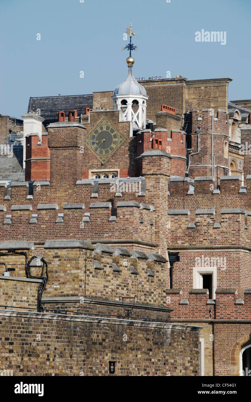 Una vista sobre construcción de tops a St James's Palace en Westminster. Foto de stock