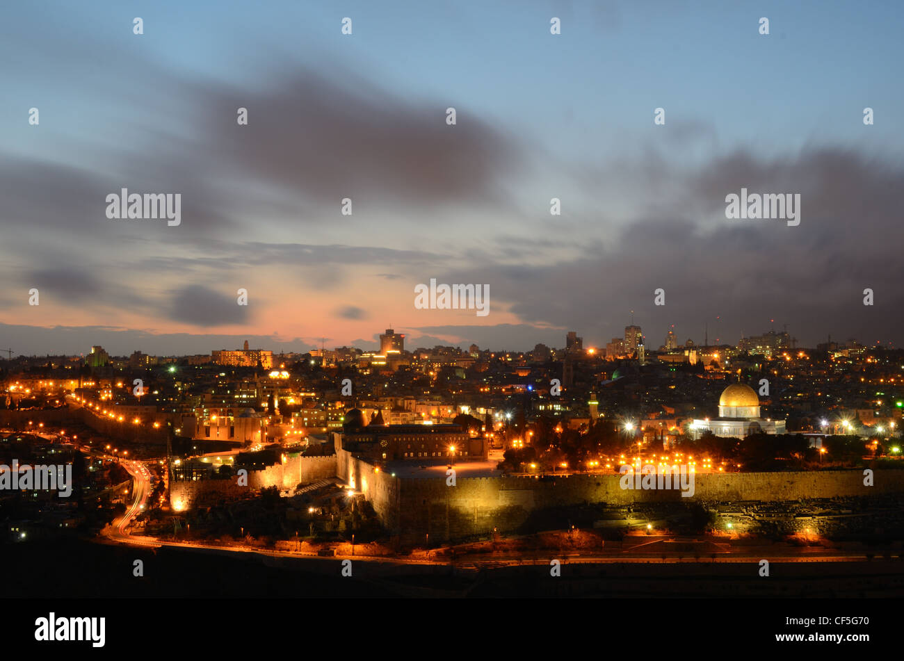 El horizonte de la Ciudad Vieja de Jerusalén, Israel. Foto de stock