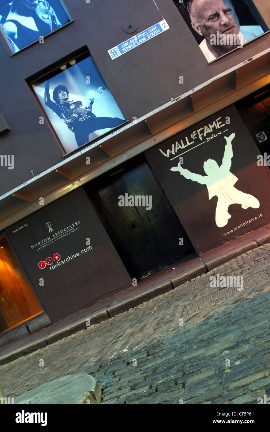 Imágenes de la música de Héroes en la pared de la Fama en la zona de Temple Bar de Dublín. Foto de stock