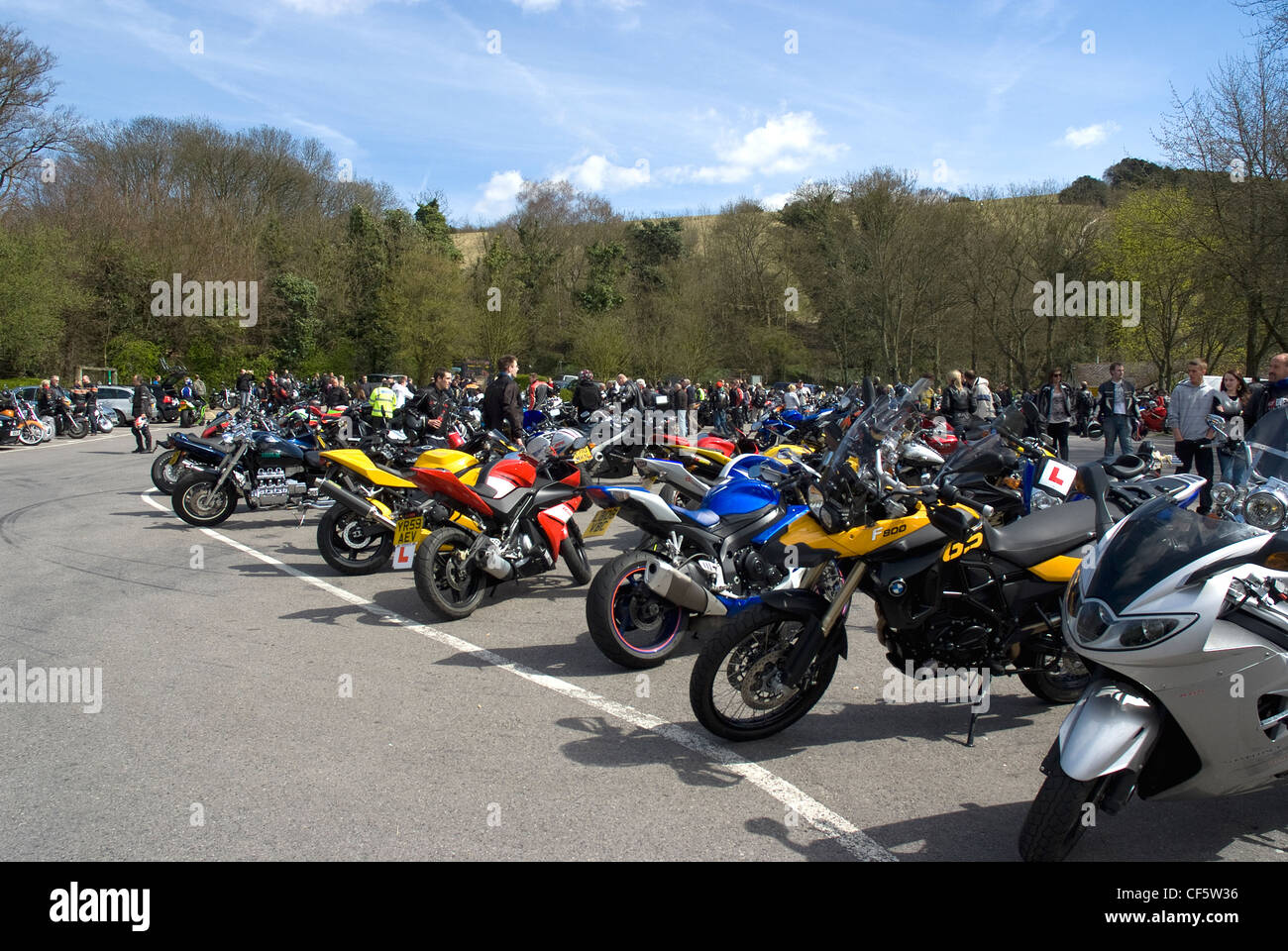 Motociclistas descansando fotografías e imágenes de alta resolución - Alamy