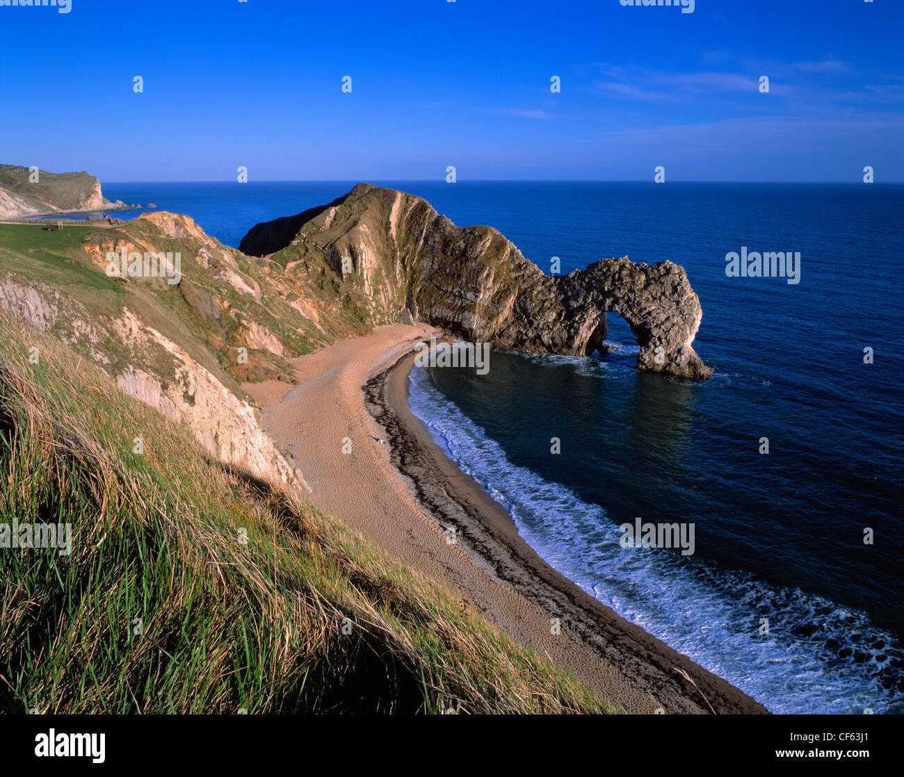 Durdle Door, un arco natural de piedra caliza cerca de Lulworth Cove, parte de la Costa Jurásica de la UNESCO. Foto de stock