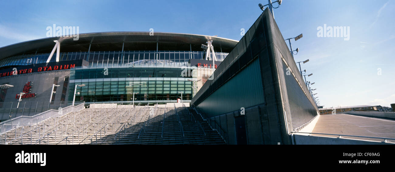 Vista exterior del Emirates Stadium, que es el hogar de Arsenal Football Club. Inaugurado en julio de 2006, el estadio fue construido b Foto de stock