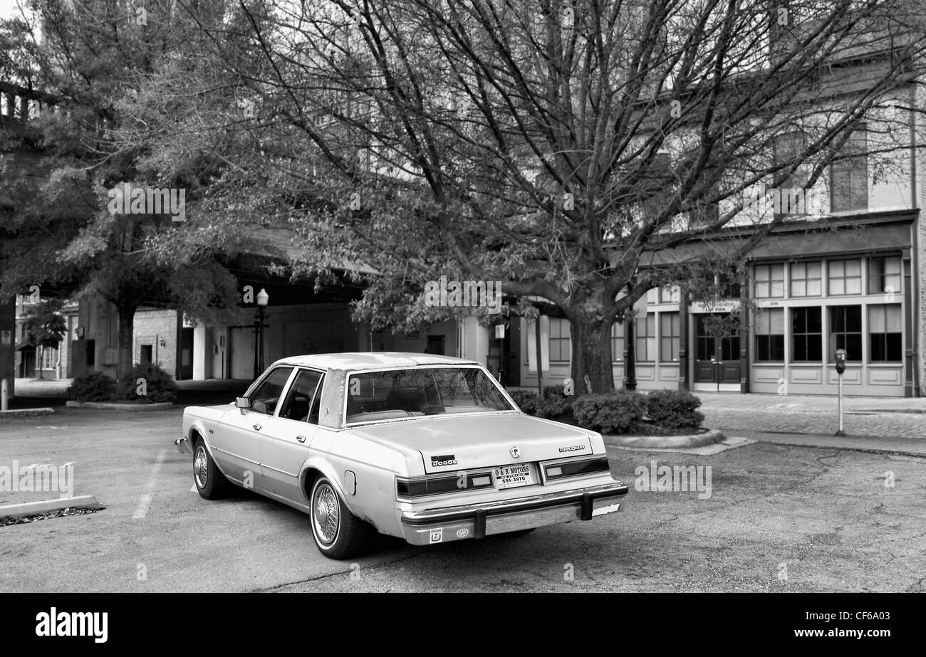 Centro de Birmingham, Alabama. 1980 Dodge Diplomático Foto de stock