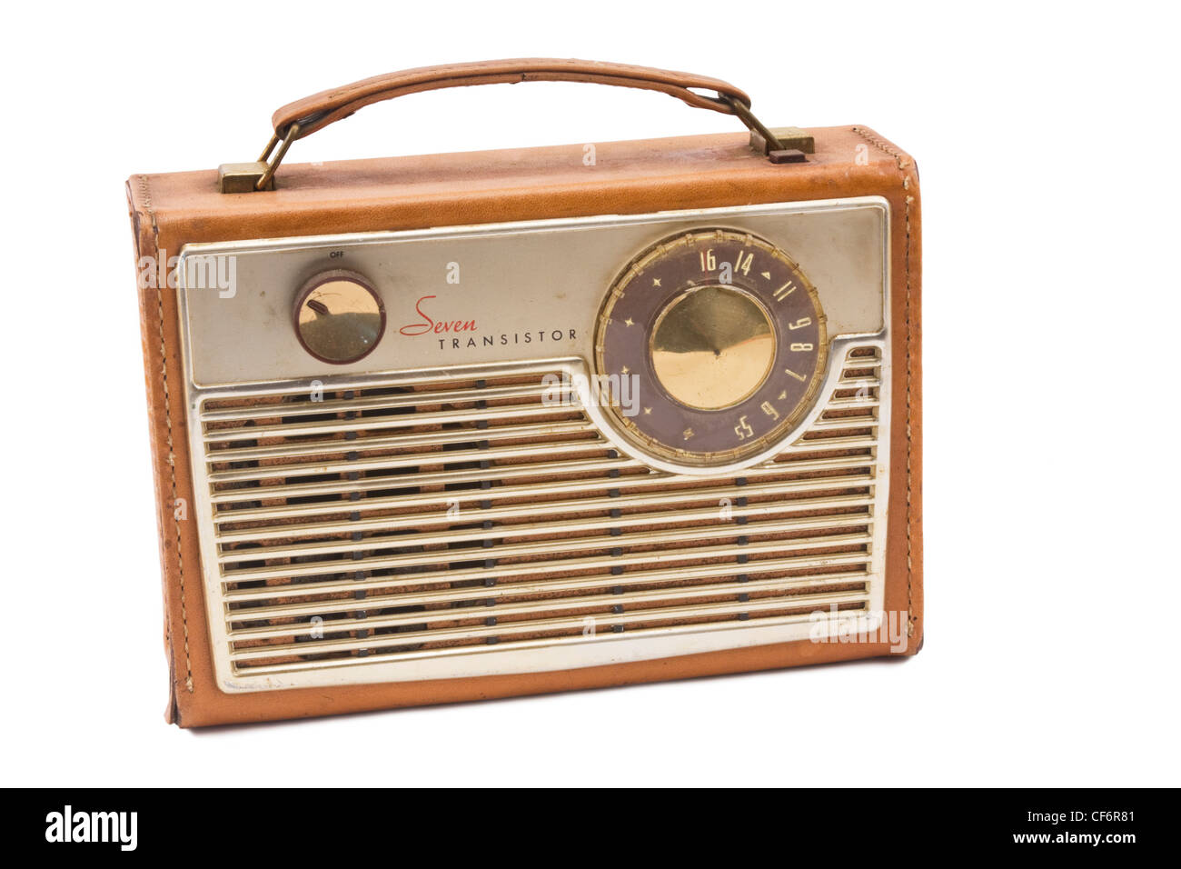 Radio transistor antiguo sobre fondo blanco Fotografía de stock Alamy