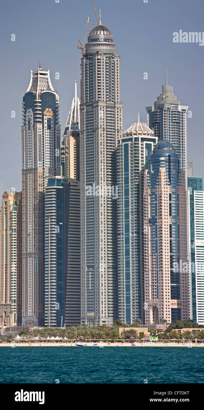 Los rascacielos de la zona marina 'Dubai' (Dubai - Emiratos Árabes Unidos). Les gratte-ciel du Quartier 'Dubai Marina". Dubaï Foto de stock