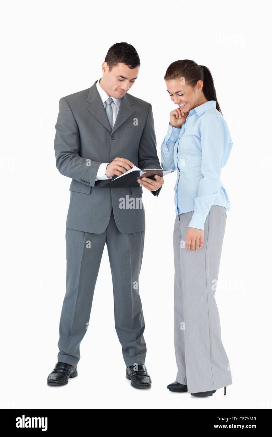 Socio de Negocio analizando documentos sobre un fondo blanco. Foto de stock