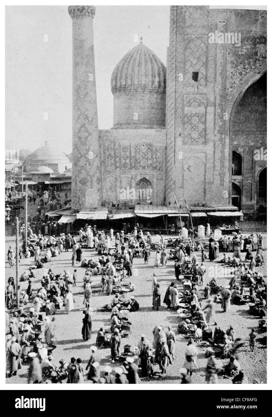 1926 Shir Dar Mezquita en Samarcanda, Uzbekistán madrazas Sher Dor Foto de stock