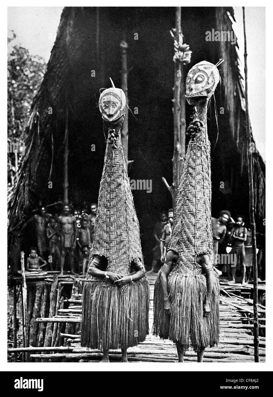 Máscara ceremonial twin goblins de Urama Nueva Guinea 1927 Foto de stock