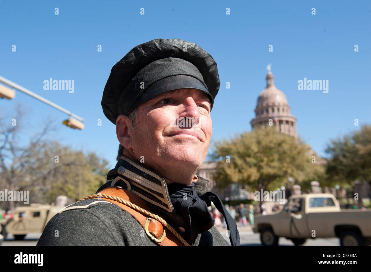 John Tyler, de Austin, Texas, se vistió como un soldado, pausas en el capitolio estatal de Texas en el día de la independencia en marzo 2nd, 2012 Foto de stock