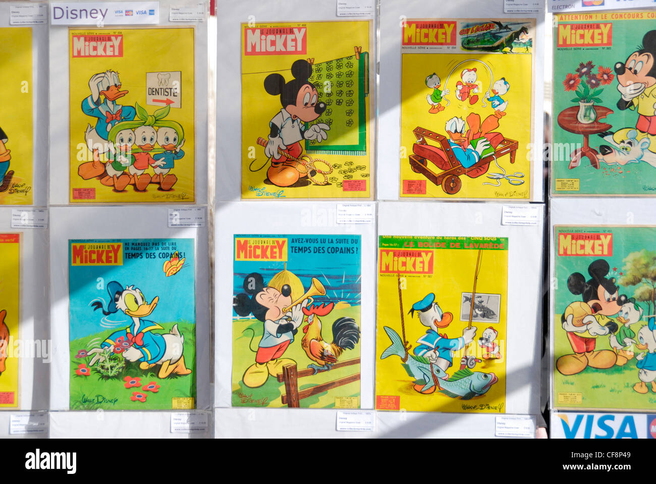 Las portadas de las revistas de Mickey Mouse en un puesto en el mercado  Fotografía de stock - Alamy