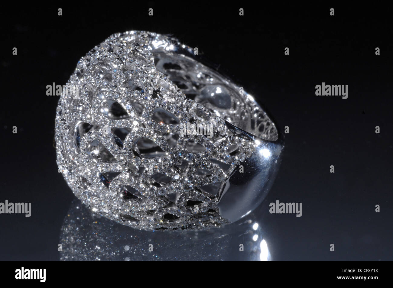 Bucherer, diamantes, joyas, brillantes, reflexión, anillo, muchos, Diamante  negro, noble y valiosa Fotografía de stock - Alamy
