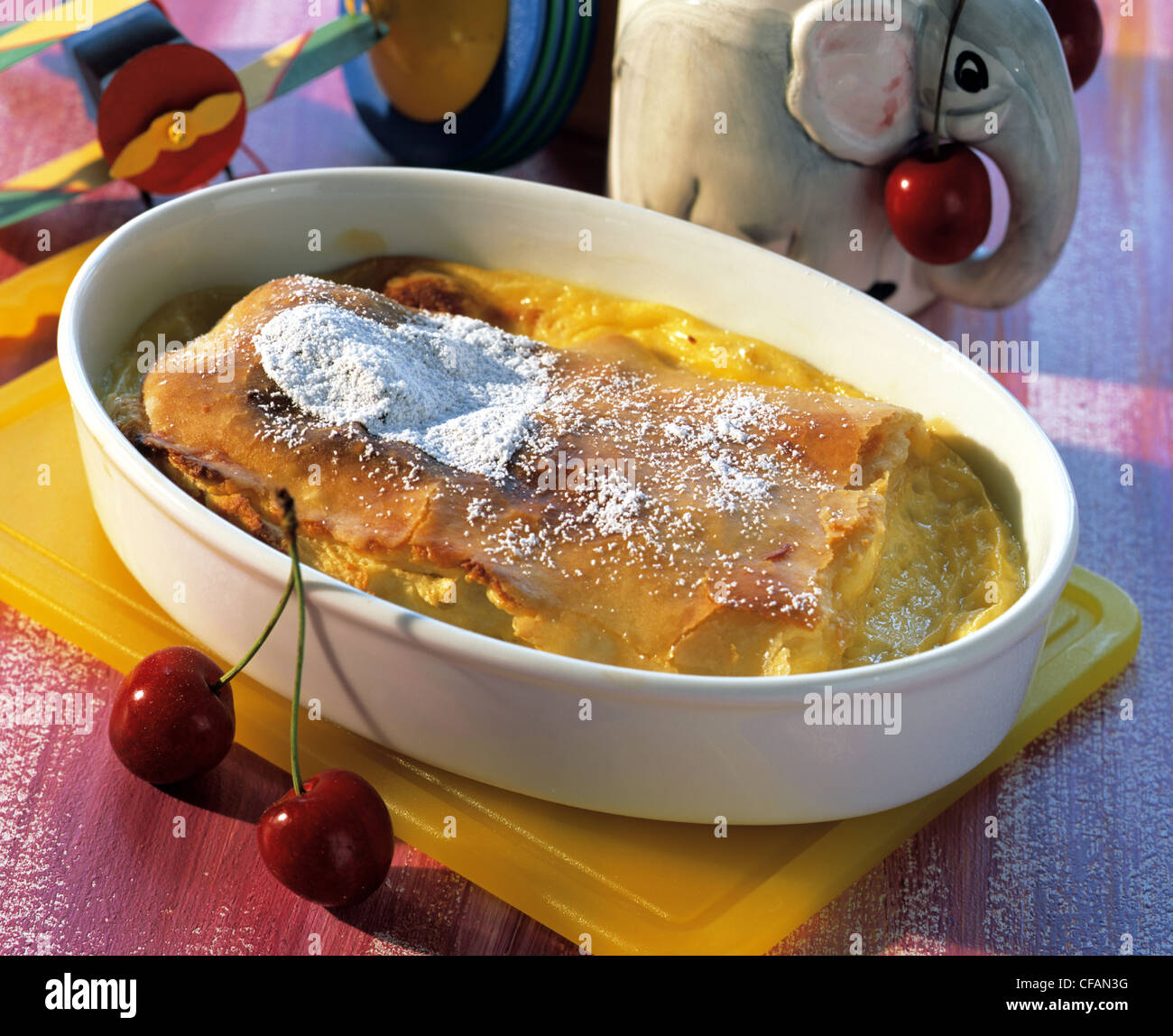 Strudel de crema de leche fotografías e imágenes de alta resolución Alamy