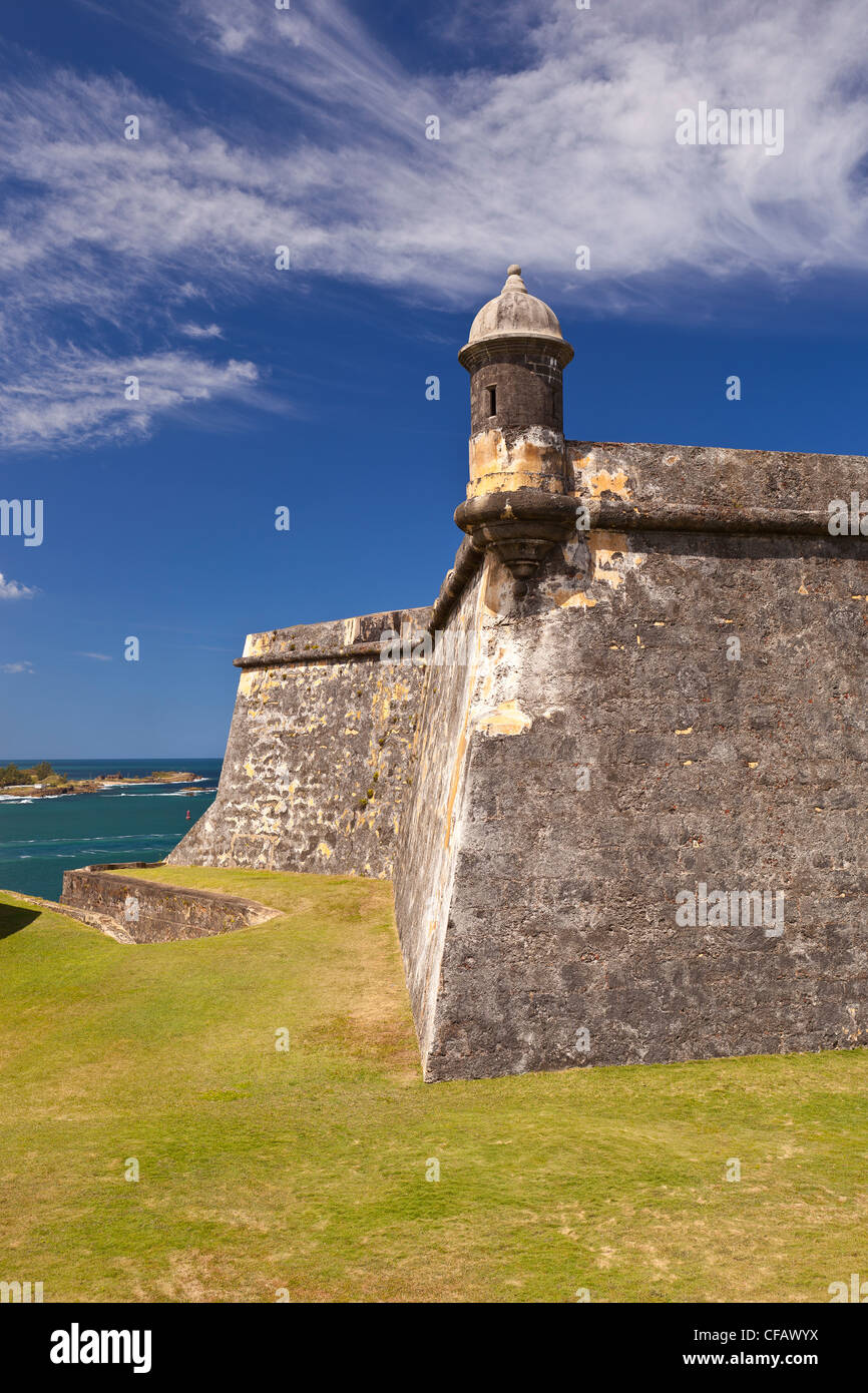 El VIEJO SAN JUAN, PUERTO RICO - El Castillo San Felipe del Morro, la fortaleza histórica. Foto de stock