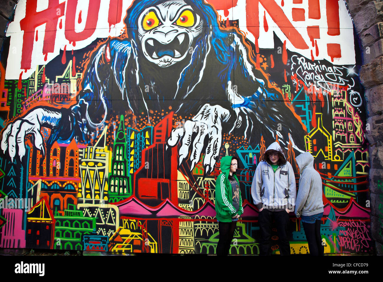 Sudaderas y Graffiti, Gateshead, Tyne y desgaste Fotografía de stock - Alamy